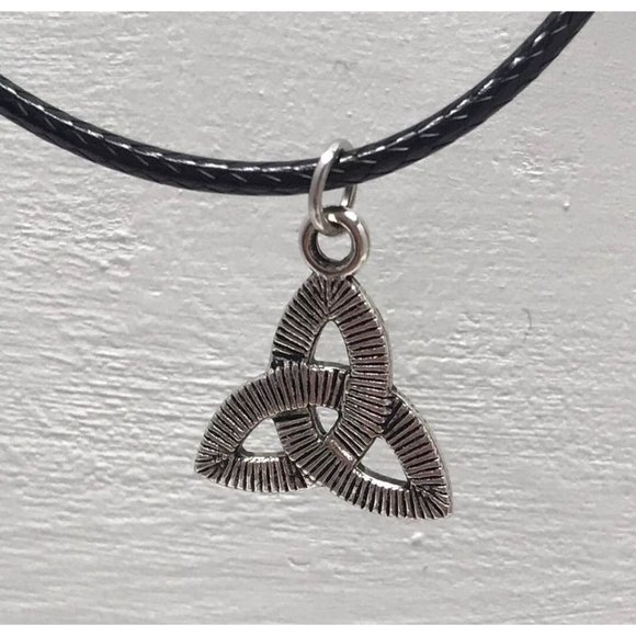 Triquetra Celtic Trinity Knot Charm Pendant - Picture 7 of 9